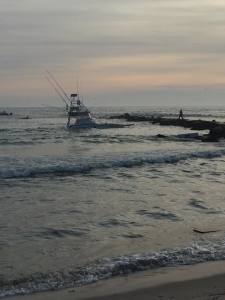 boat washed up on beach, boat accident indian river inlet,